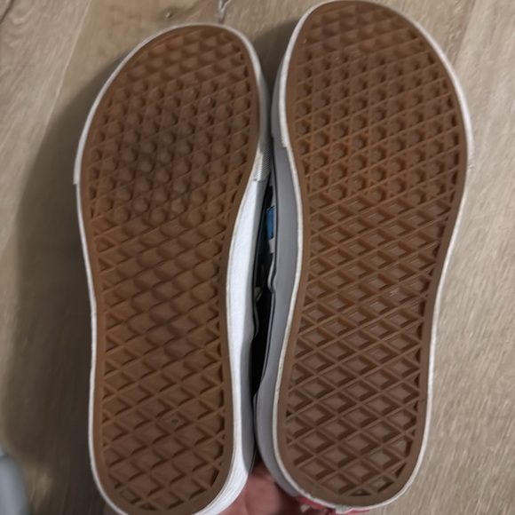 Vans - Picture 3 of 3